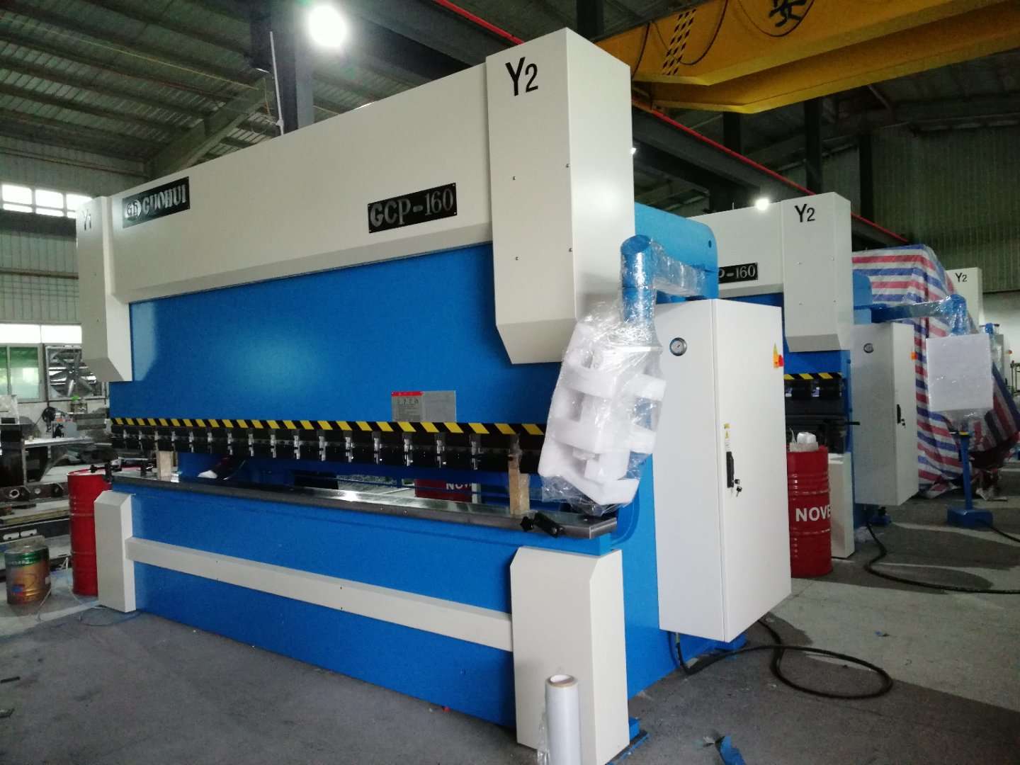 兩臺折彎機打包完畢，即將送往佛山客戶