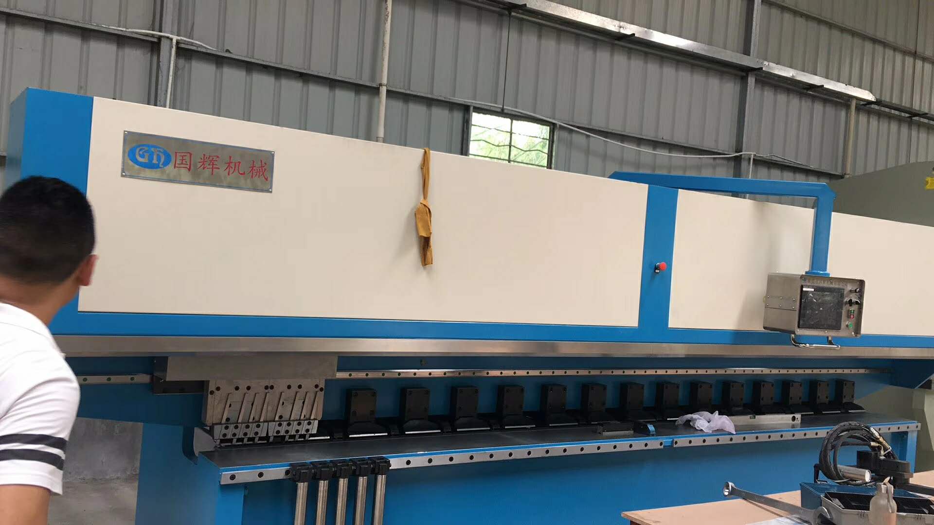 熱烈歡迎泰國客戶來訪驗收設備-國輝刨槽機